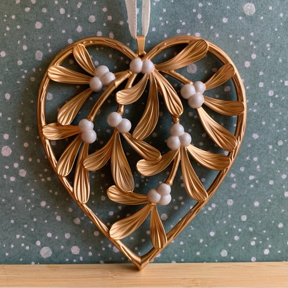 Hallmark Keepsake Ornament * Our First Christmas * 2016 - Picture 2 of 2